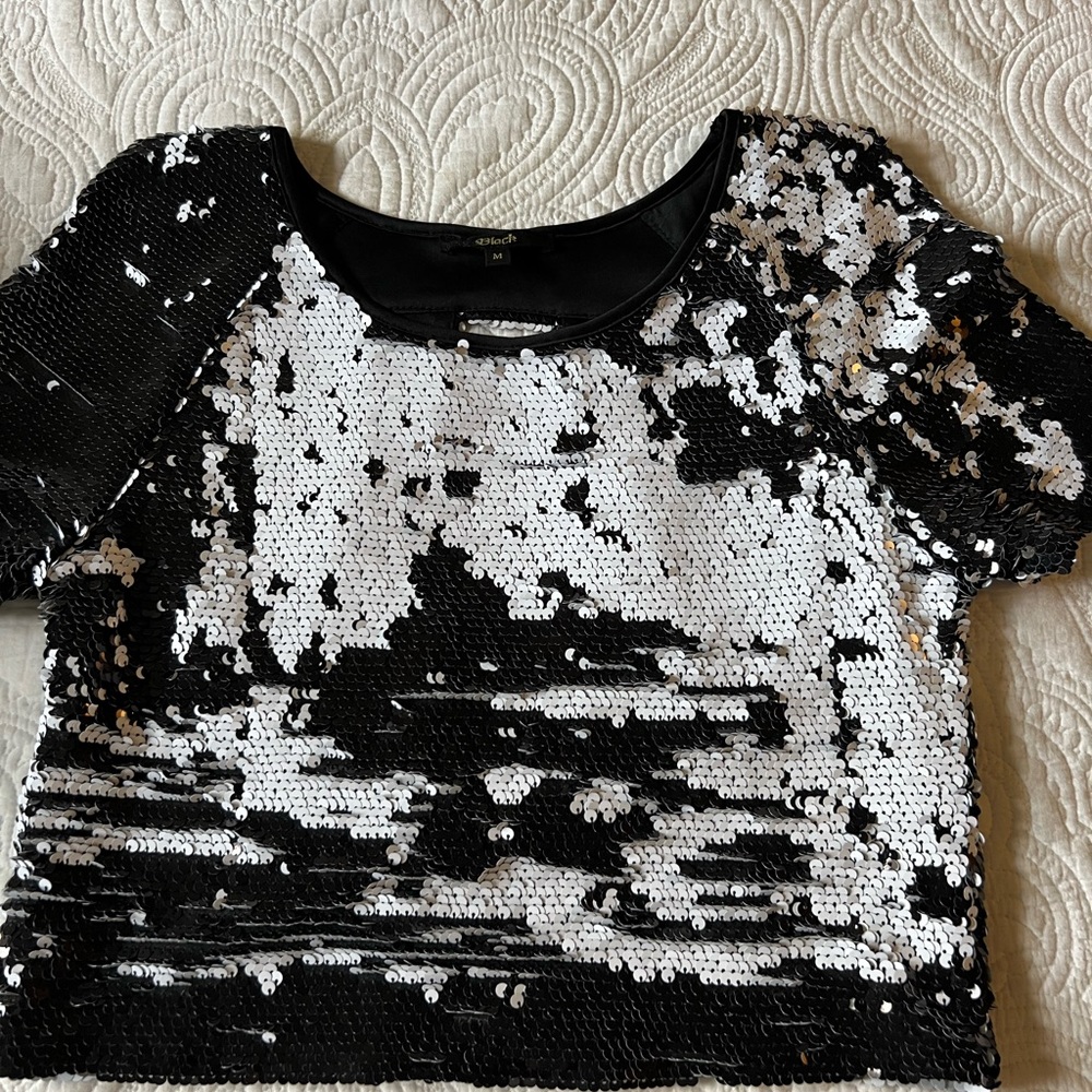 Black shirt sleeve cut out shirt!!! Medium